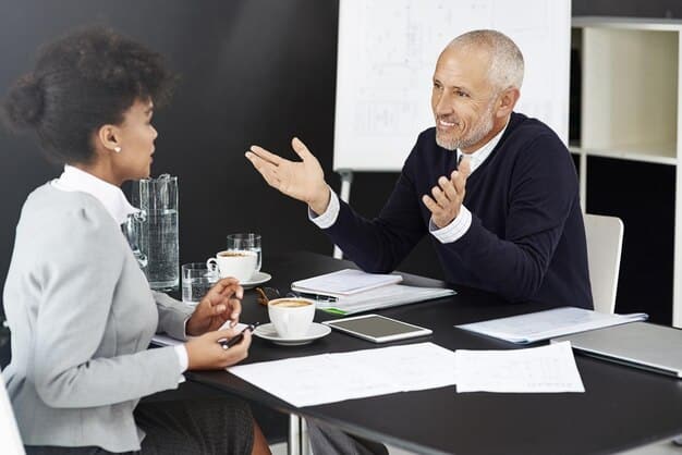 Como Negociar um Aumento Salarial: Guia Completo e Estratégias